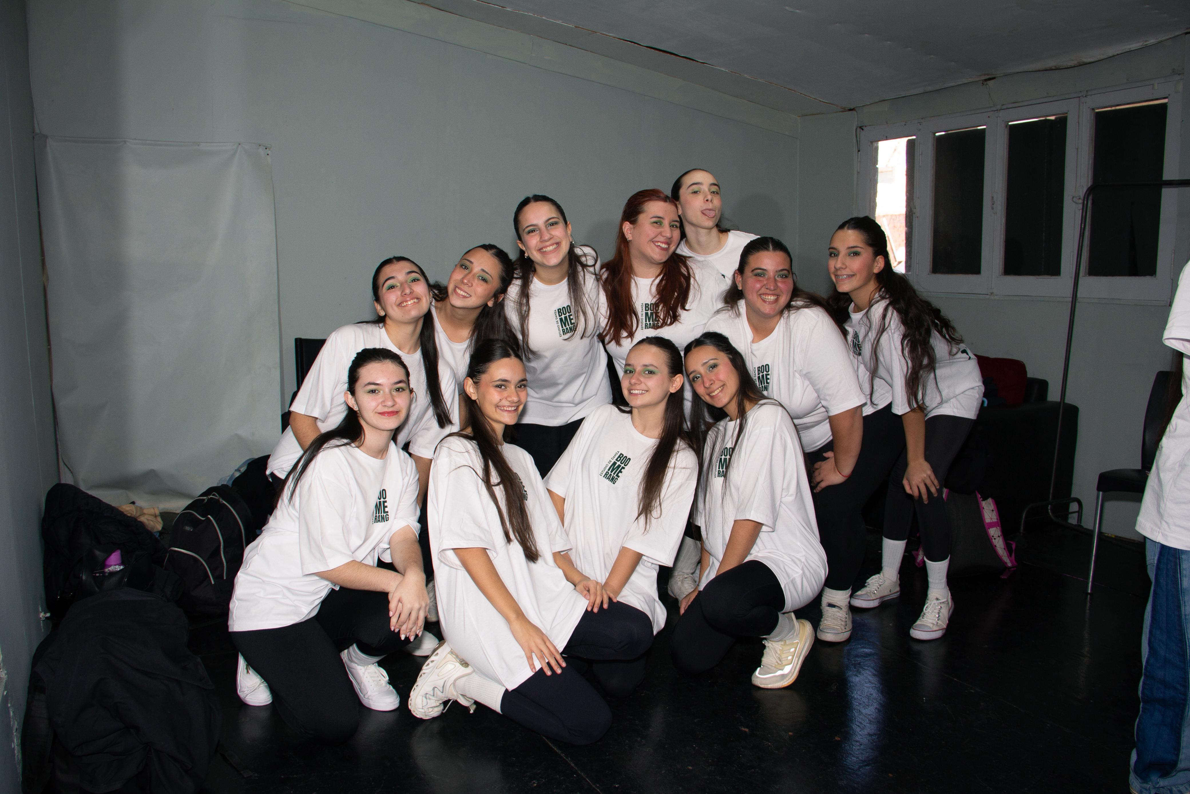 Comunidad de Boomerang reunida después de una presentación